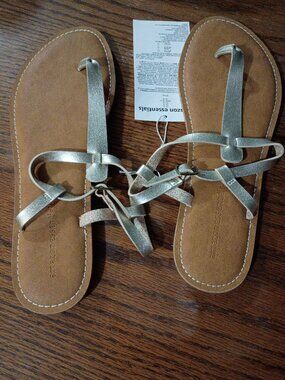 NWT Women's Sandals